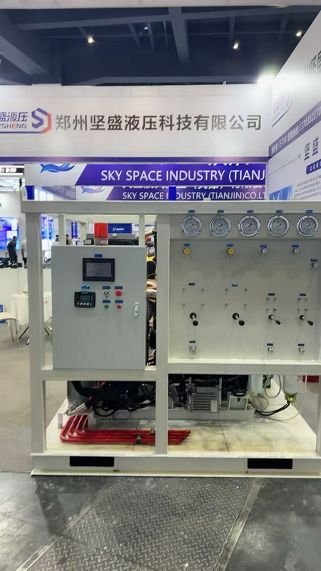 �߶����ܻ�Һ��վ